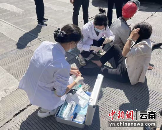 路遇車禍，臨滄市中醫(yī)醫(yī)院醫(yī)生緊急救援